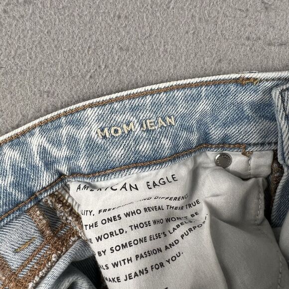 American Eagle Jeans Women’s 4 Mom Jean Stretch Light Wash High Rise - Picture 16 of 16